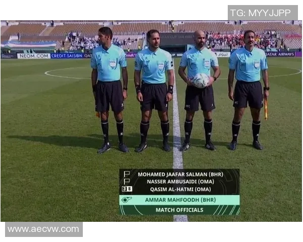 国足与乌兹别克比赛中裁判判罚引发热议球迷反应不一